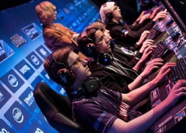 孙继海、欧文、维迪奇预测本季英超前四：曼城、阿森纳受热捧